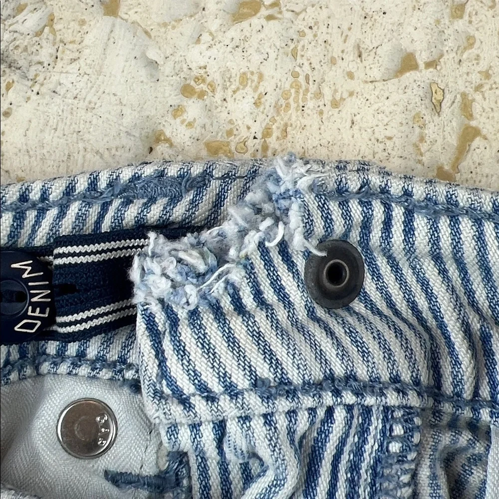 Gap denim girls skirt size 6 blue and white stripe